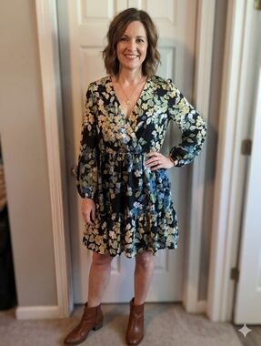 Melonie T Floral V-Neck Faux Wrap Dress Size 14 Long Sleeve Tiered Skirt Mini